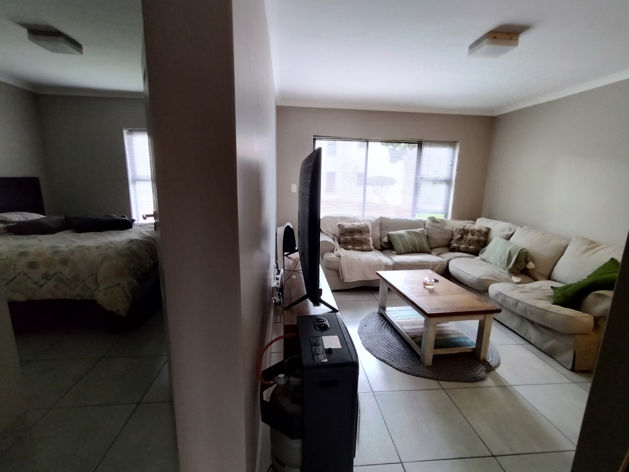 To Let 2 Bedroom Property for Rent in Silver Oaks Western Cape